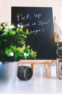 mini wooden easel for noting taking and reminders