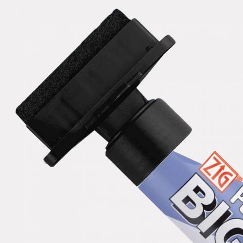 A ZIG Posterman pen black