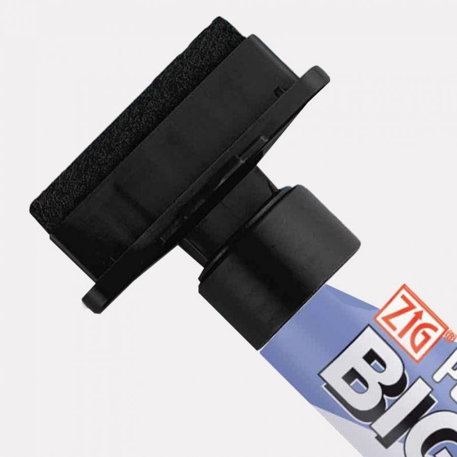 A ZIG Posterman pen black